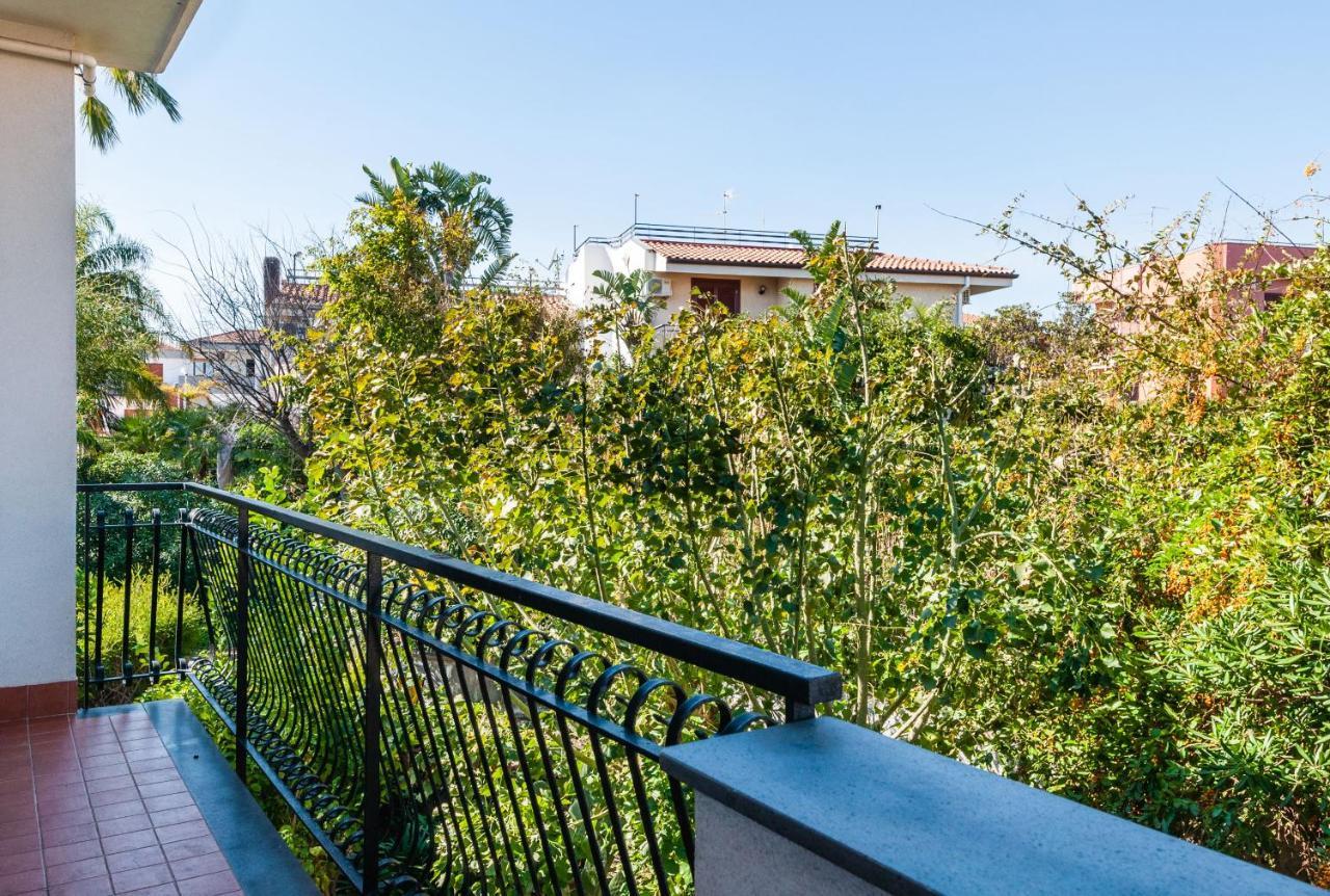 Ortensia Apartments By Wonderful Italy Aci Castello Bagian luar foto